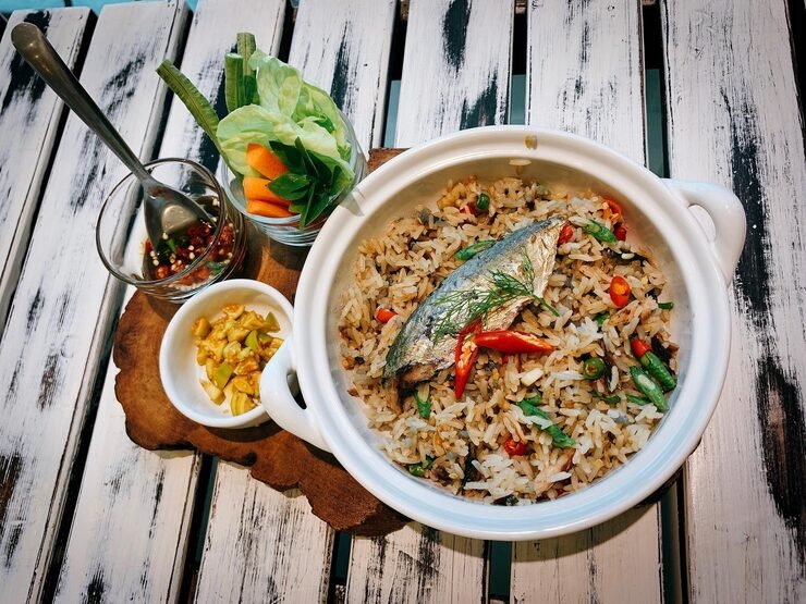 Easy one-pot chicken rice recipe with simple ingredients and rich flavor