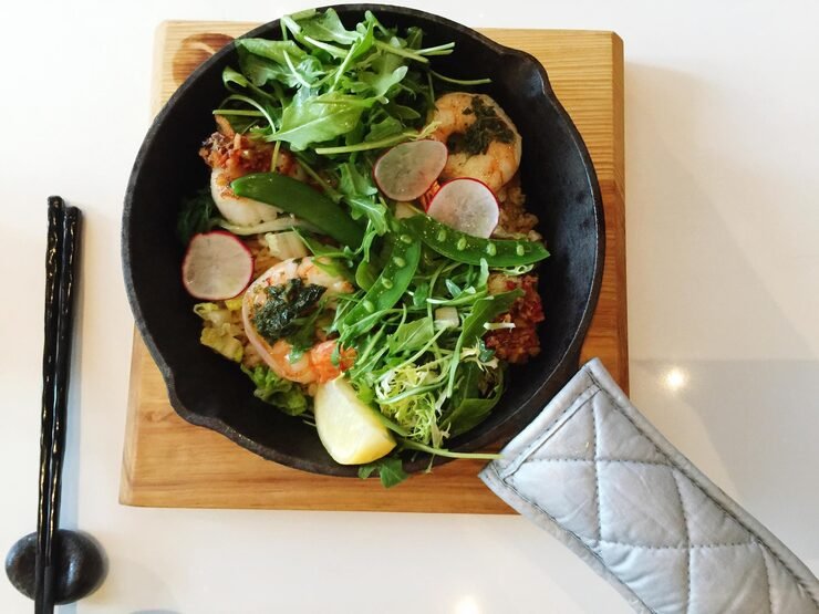 Healthy skillet meals under 30 minutes with fresh nutritious ingredients