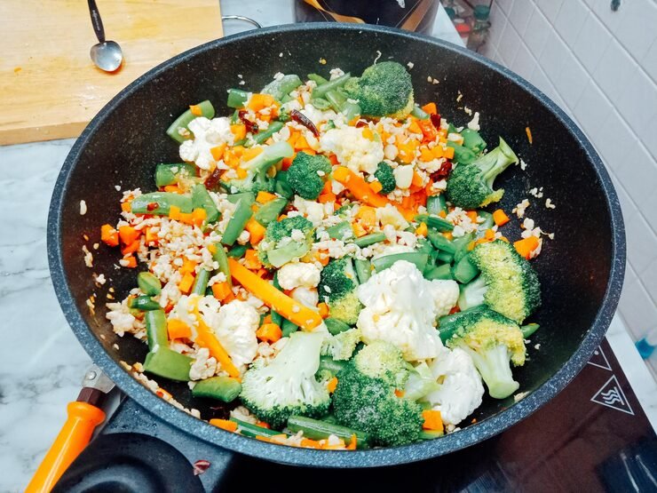 Healthy skillet meals under 30 minutes with fresh nutritious ingredients